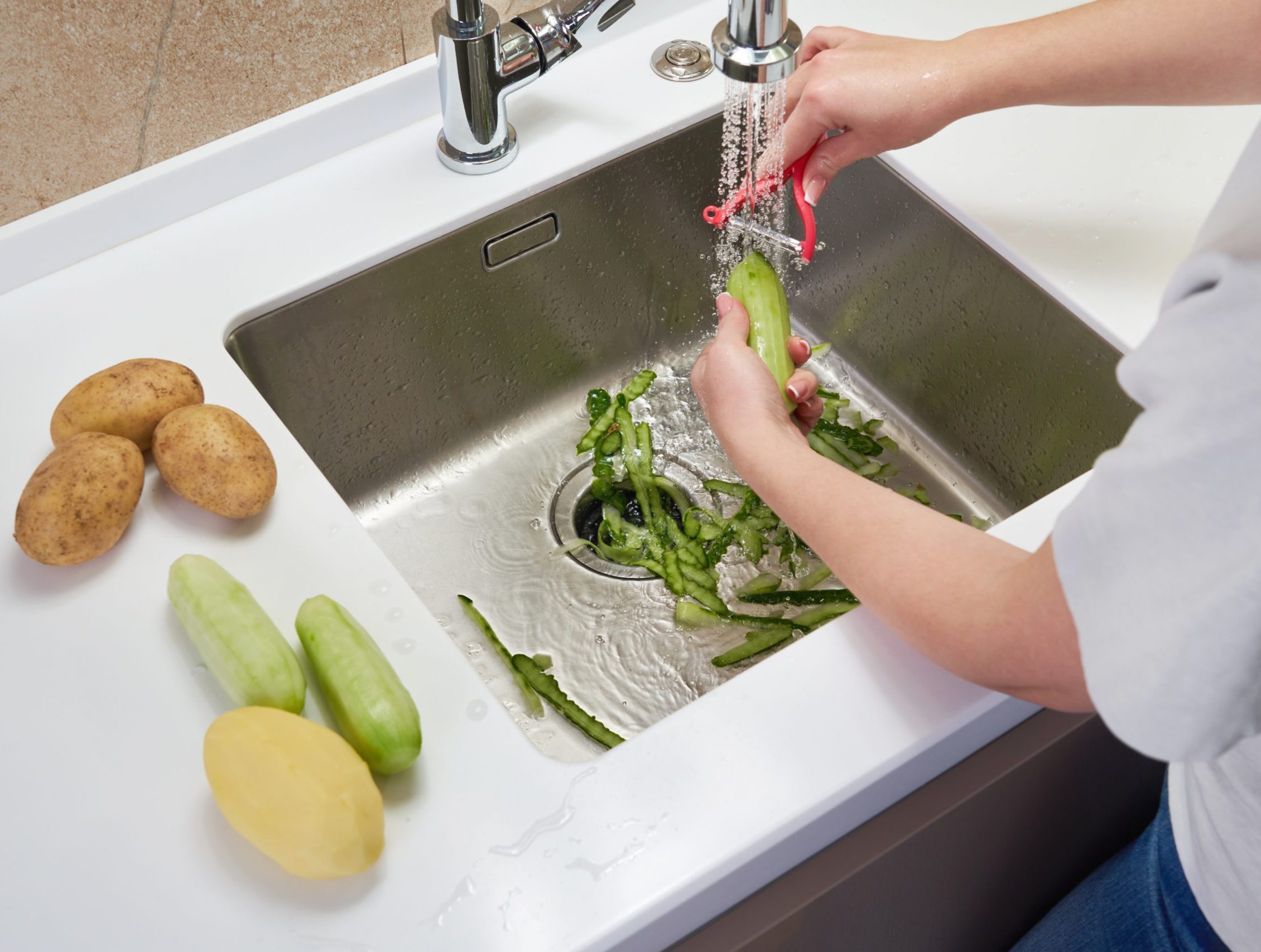 Food,Waste,Disposer,Machine,In,Sink,In,Modern,Kitchen